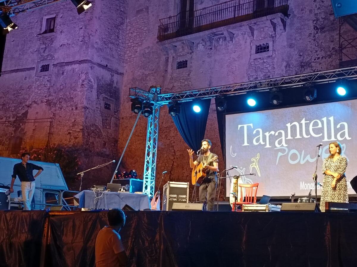 Davide Ambrogio incanta il pubblico del “Tarantella Power” - 