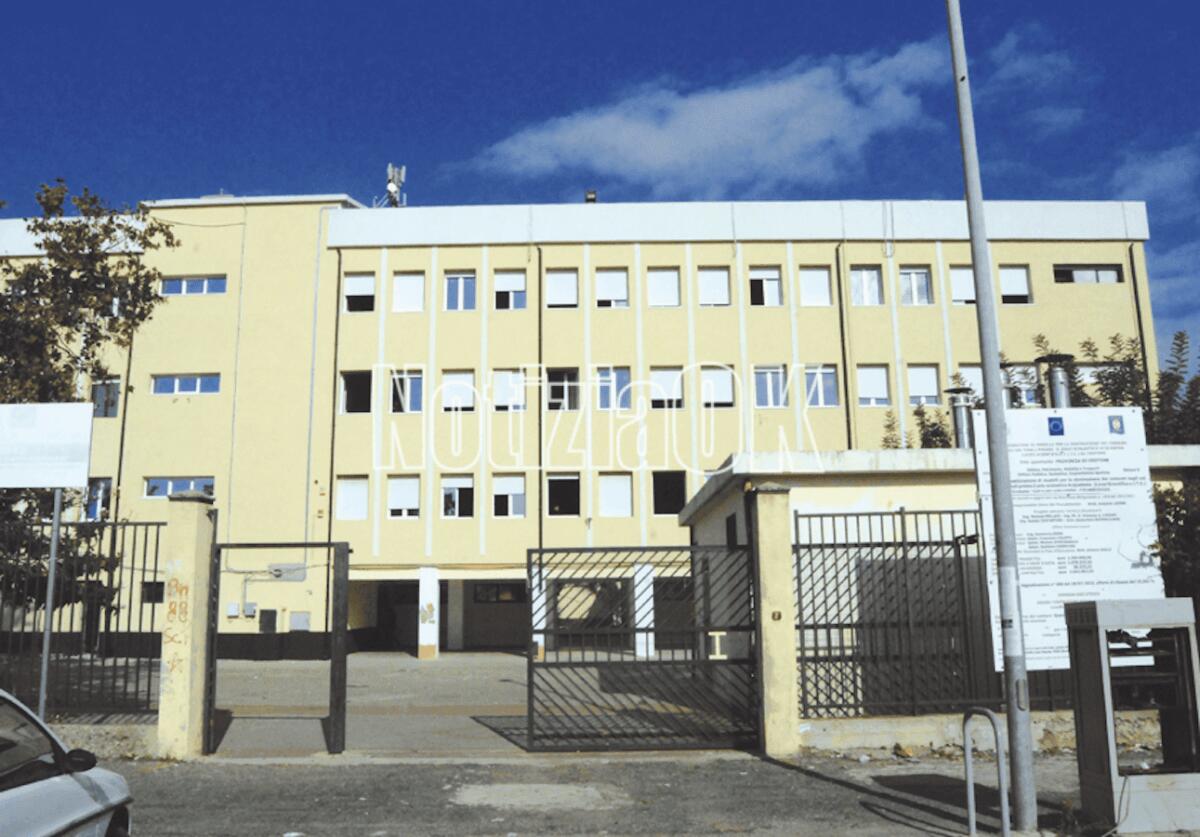 Crotone - Gli studenti dell'ITE Lucifero: «Siamo solo un numero? Difenderemo la nostra scuola» - 