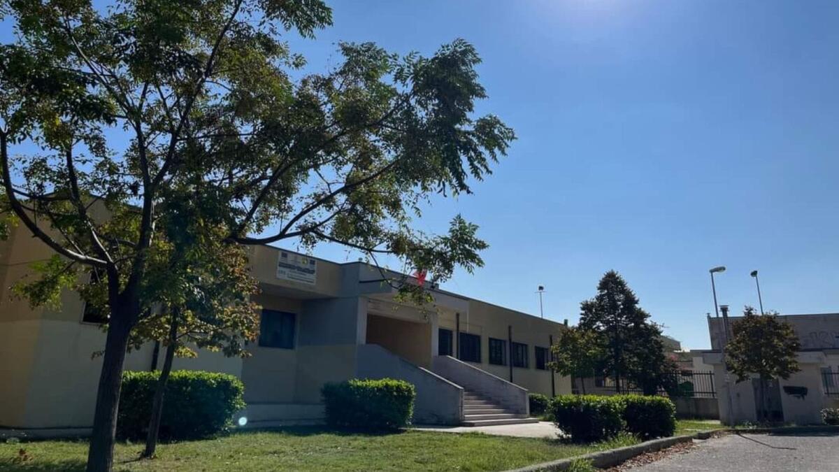 Crotone – La "Don Milani" non vuole sparire: "evidentemente un murales vale più di una scuola" - 