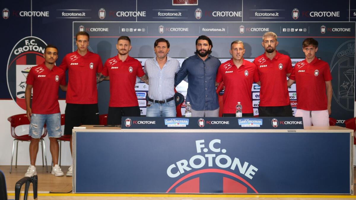 Calciomercato | Il Crotone presenta i nuovi acquisti, Vrenna: «Raggiunti tutti gli obiettivi» - 