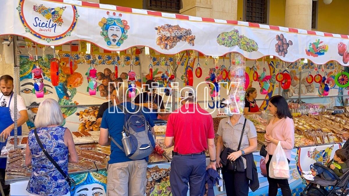 Crotone, la città si prepara alla festa patronale - Piazza Pitagora, festa di san Dionigi anno 2022.