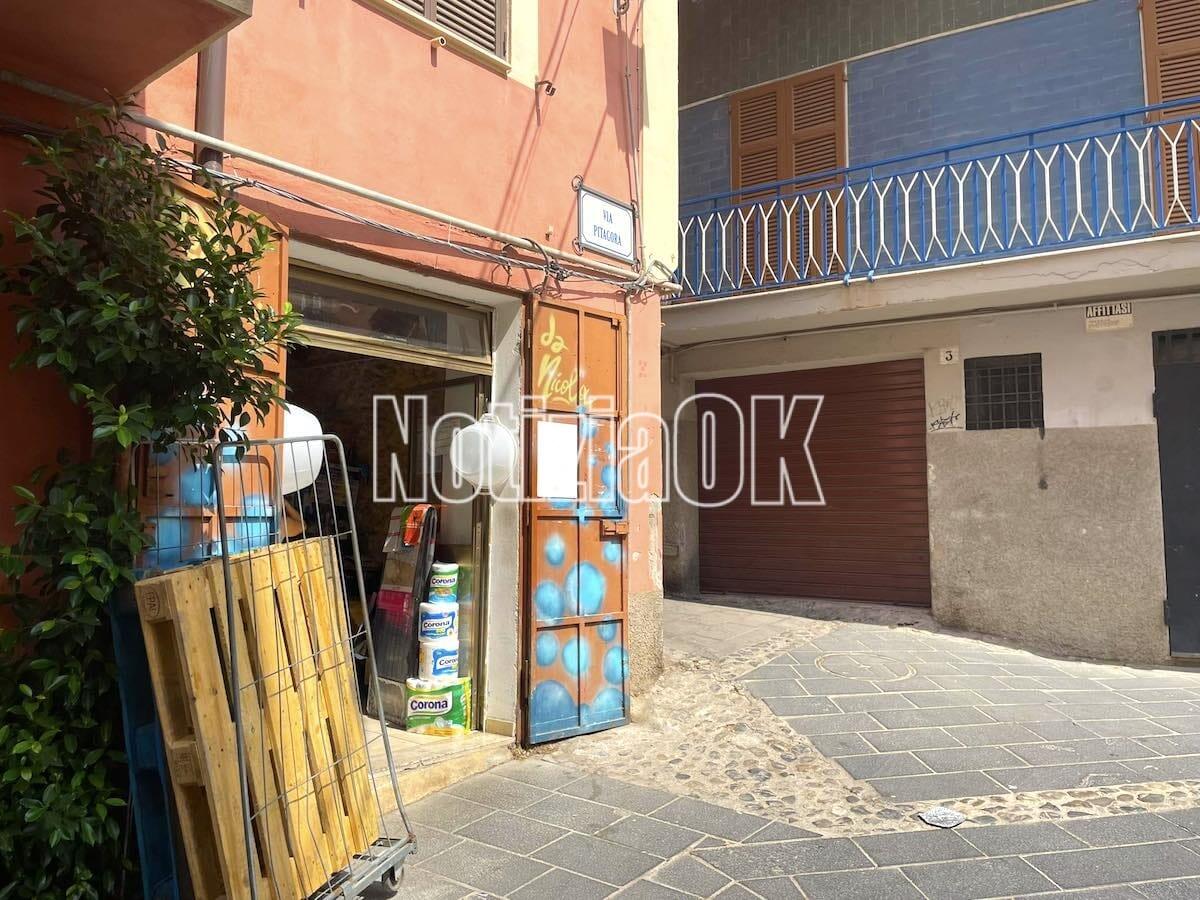Ti ricordi? A Za Guglielmina, il punto di forza della ferriata - Qui in via Pitagora si trovava l'alimentari Fuda