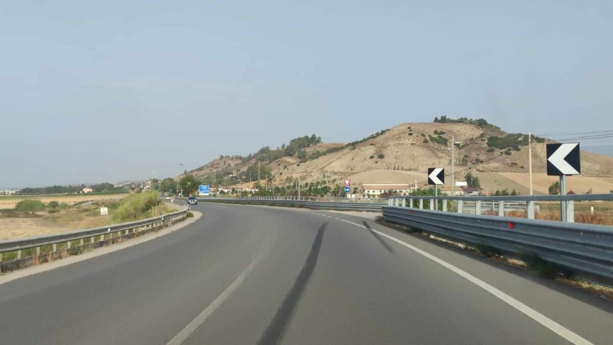 Incidente sulla 106 Jonica, chiusa al traffico in direzione Sud - 