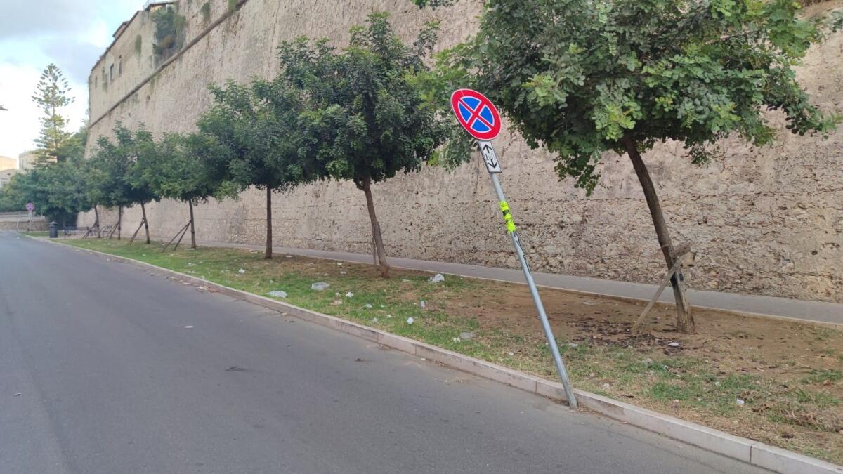 Nei quartieri di Crotone: in via Tellini c'è il "tenimi ca cadu" - 