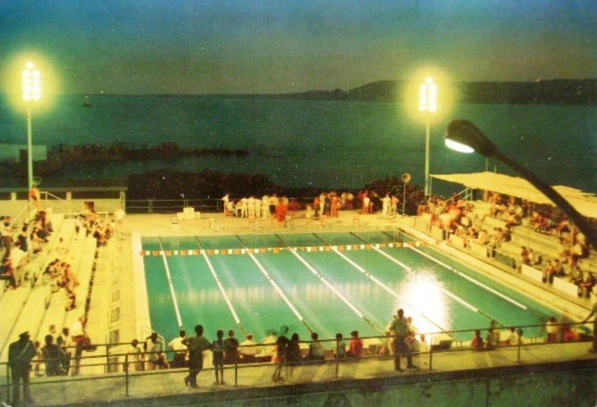 Ti ricordi? I fari accesi sulla Piscina Coni, dove tanti crotonesi hanno imparato a nuotare - 