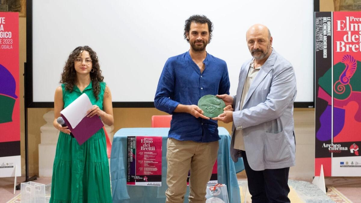 Cinema e archeologia, a Carlo Gallo il Premio Elmo dei Brettii - Premiato Carlo Gallo
