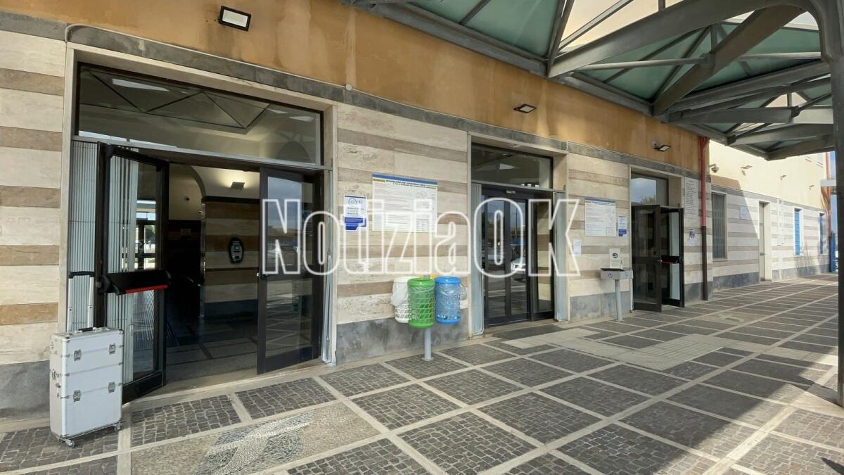 Crotone - I cittadini scendono in piazza contro il degrado - L'ingresso del Piazzale Stazione, primo ritrovo della protesta odierna
