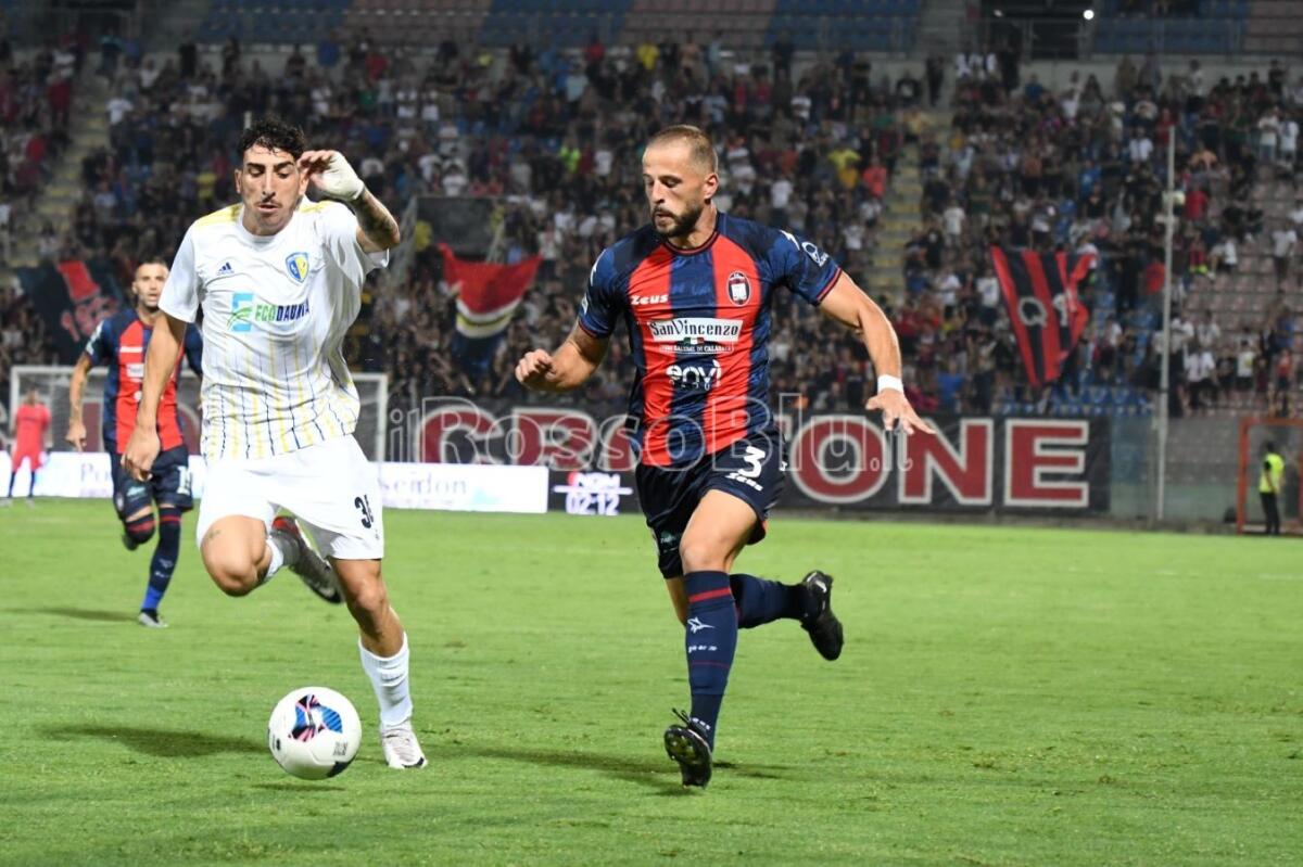 #CrotoneCerignola 1-1 | Dini mette nei guai il Crotone, ma Gomez lo salva - 