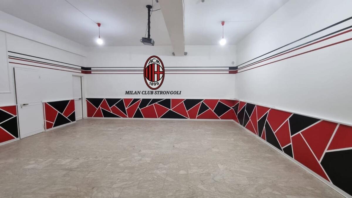 Strongoli, nasce il Milan Club - La sede del Milan Club Strongoli in allestimento