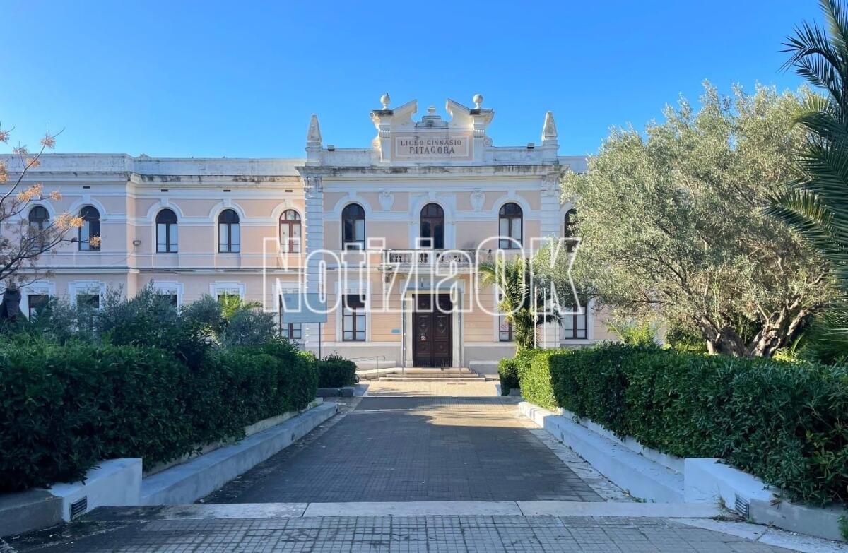 Crotone - Il Liceo Pitagora è salvo!  Confermata l'autonomia - 