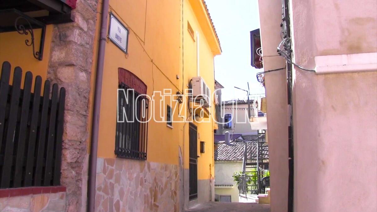 Ti ricordi? Lisa a postera, a trentossa e tanti personaggi di una Crotone che non c'è più - Via Breve, centro storico di Crotone