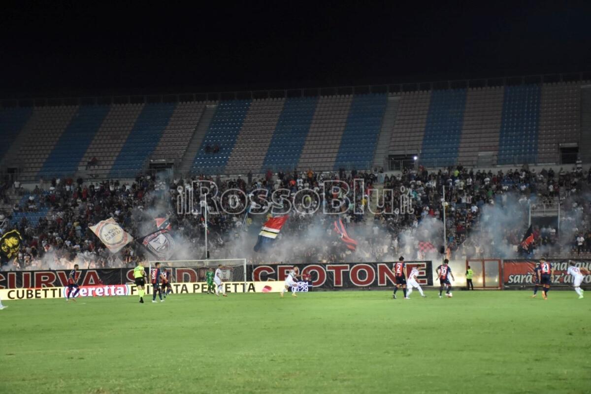 #CrotoneTurris 2-3 | Il Crotone perde ma esce tra gli applausi della curva - 