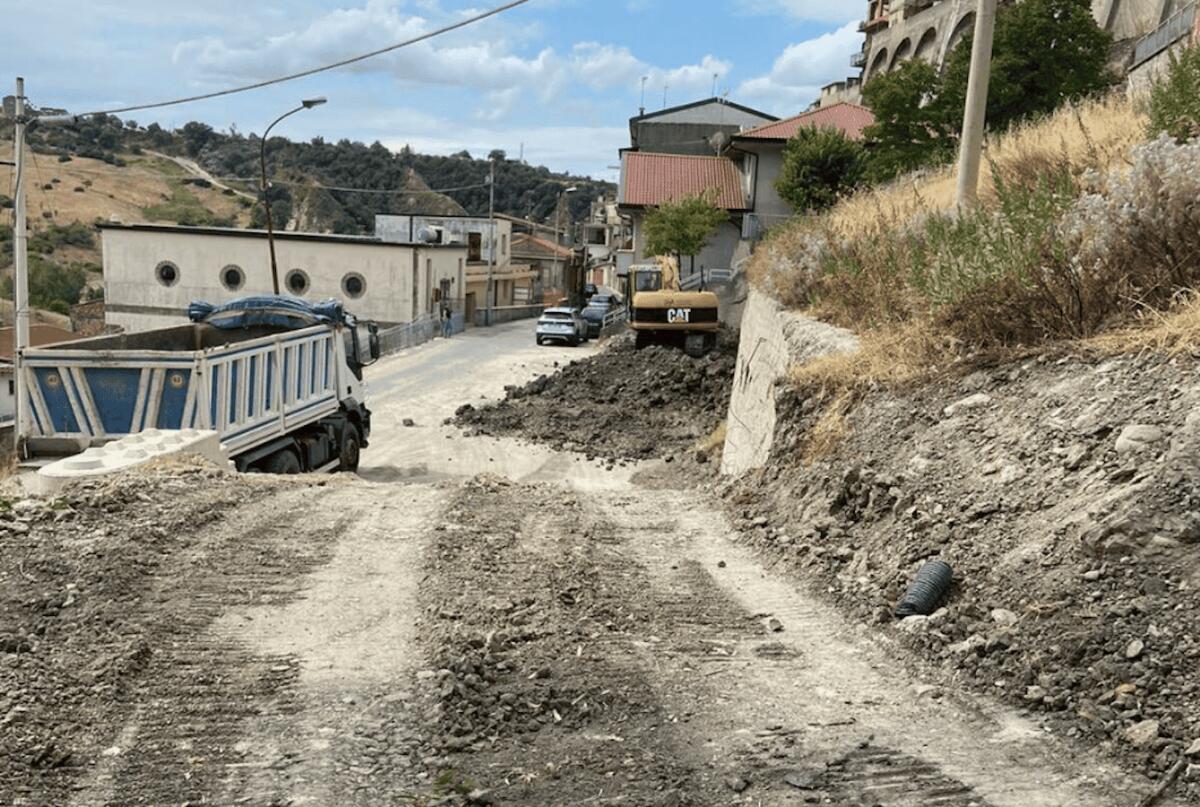 Roccabernarda, lavori di mitigazione del rischio idrogeologico di via della Resistenza - 