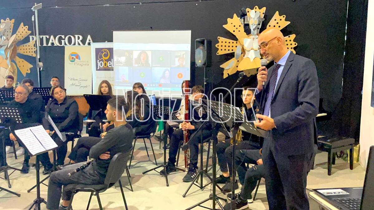 Crotone - All'Istituto Gravina il prestigioso Premio L'Alveare Confabi - 