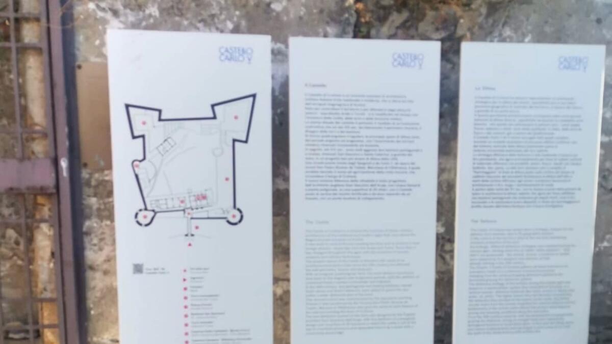 Crotone - Finalmente installata la cartellonistica turistica nel Castello Carlo V - 