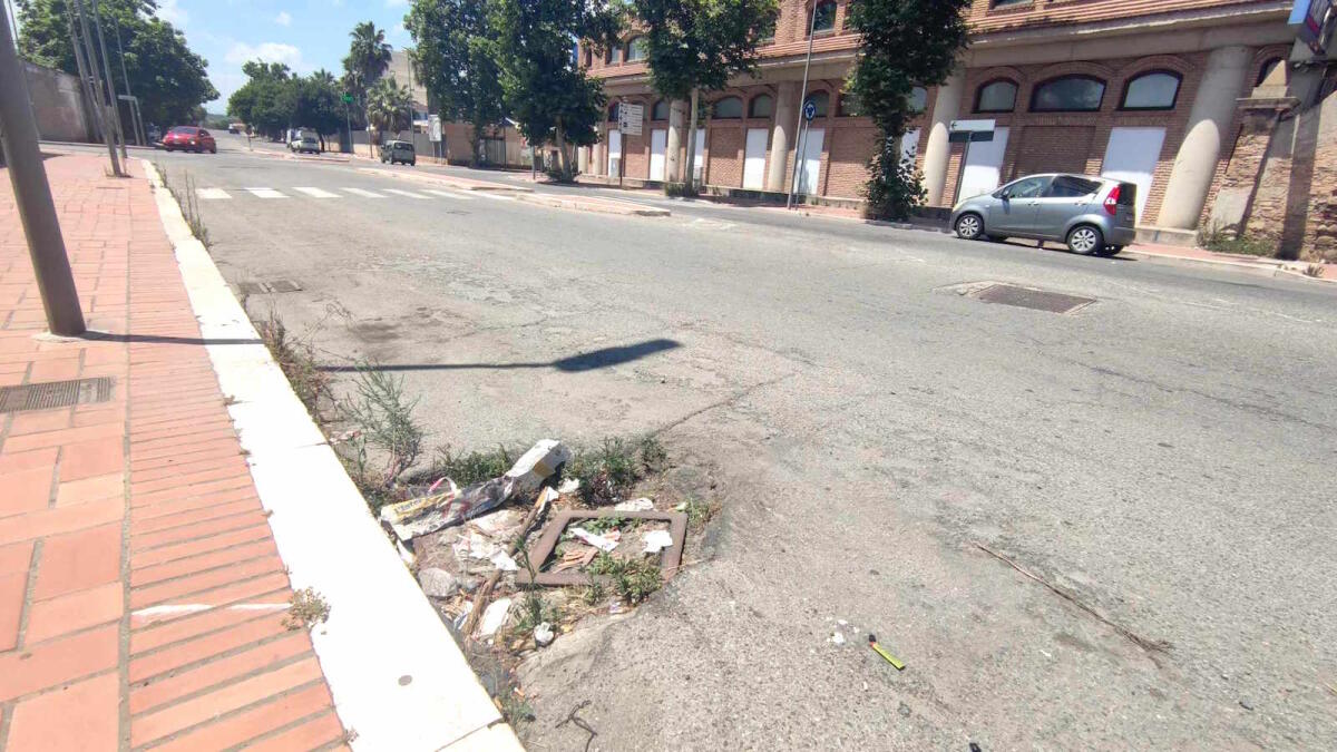 Nei quartieri di Crotone: in via Mario Nicoletta danni che passano inosservati - 