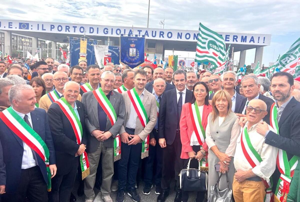 La Calabria fa cerchio attorno al Porto di Gioia Tauro - 