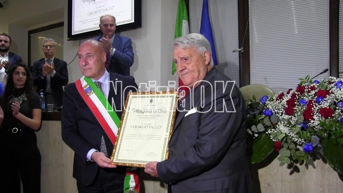 (VIDEO) Quel ragazzo di bottega ha vestito il Cinema con i suoi gioielli, a Gerardo Sacco il Pitagora d’oro - 