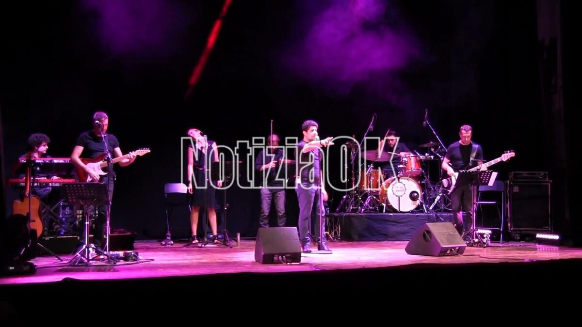 (VIDEO) Crotone canta i successi di Lucio Battisti - 