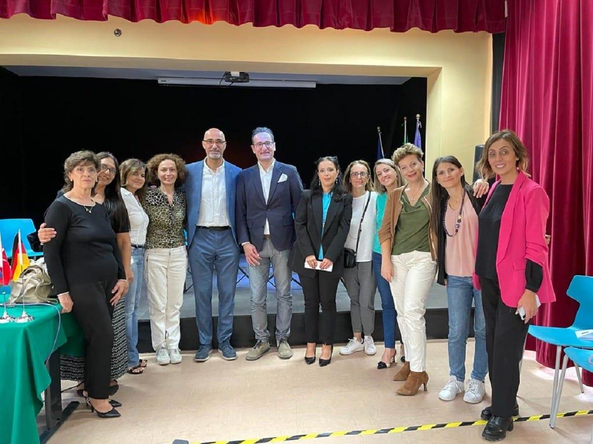 Crotone - Il liceo Gravina celebra la giornata Europea delle Lingue insieme al dottor Bellantone - 