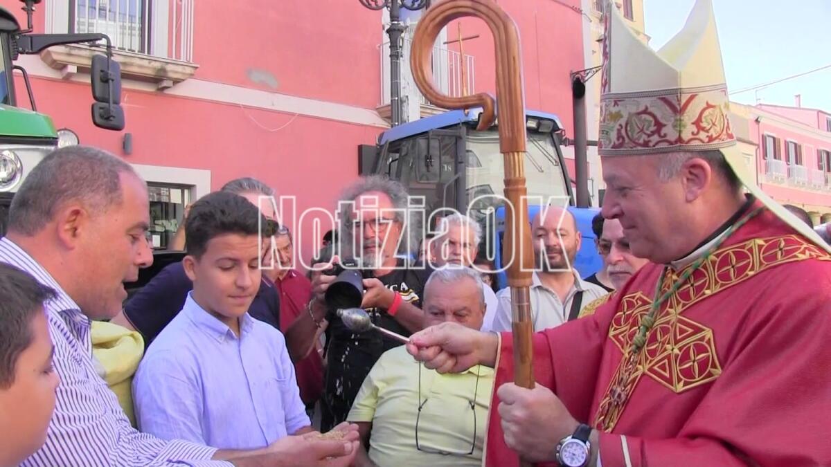 (VIDEO) Sole e turisti nella festa di San Dionigi, il Vescovo: "La benedizione del grano è il gesto della speranza" - 