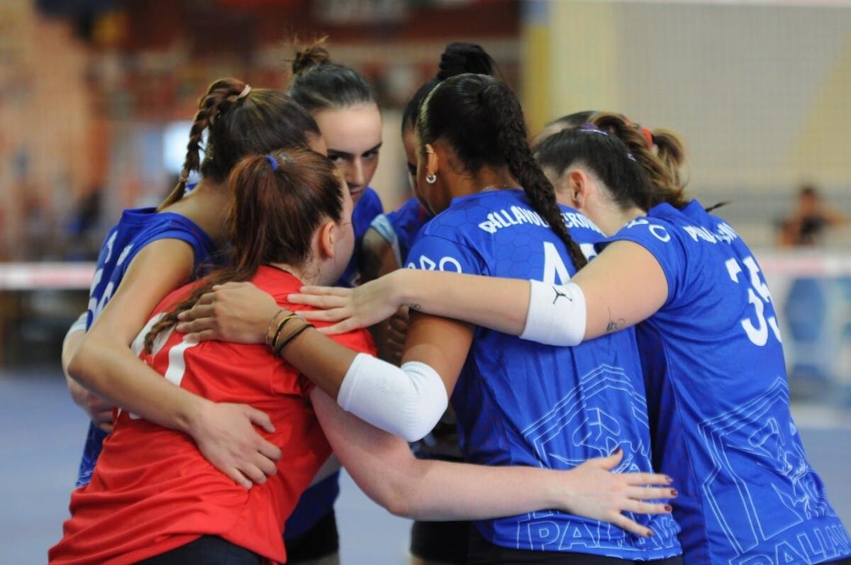 Pallavolo - Esordio agrodolce per le sirene della Poseidon Crotone - 