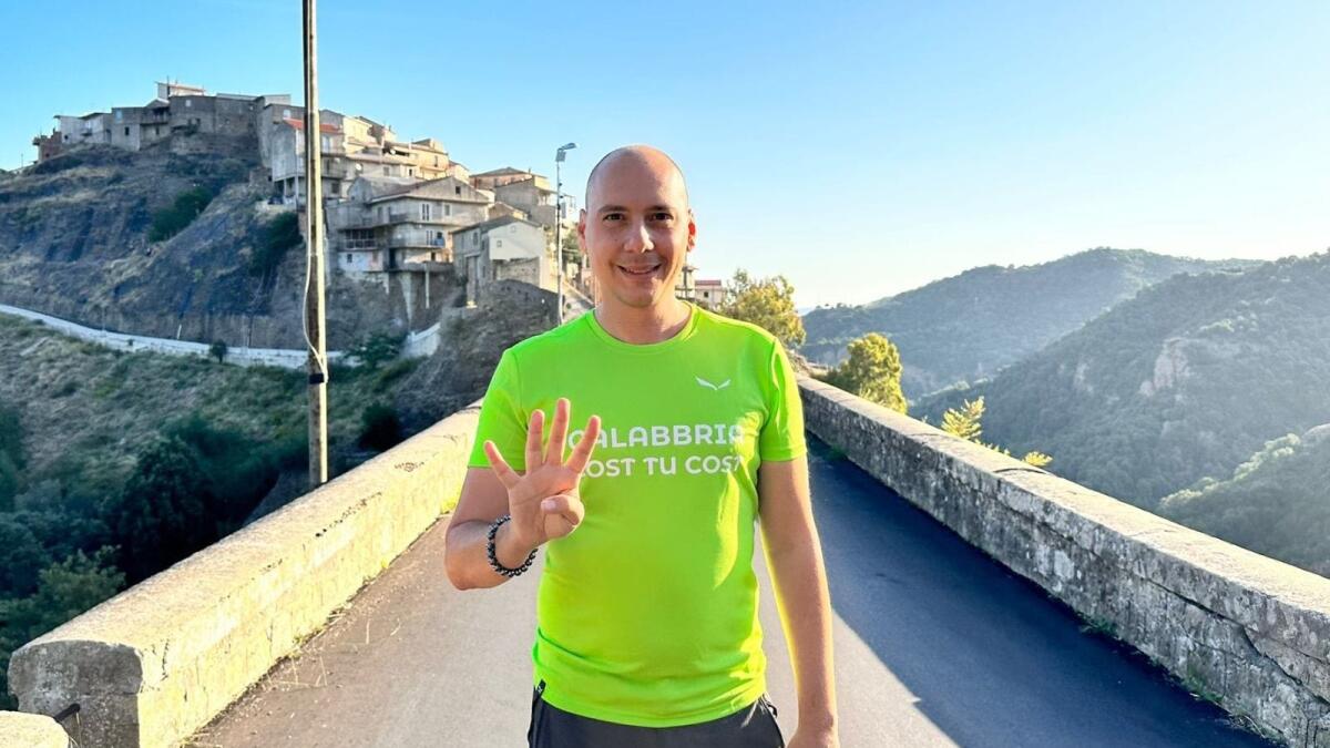 Riparte dalla provincia di Crotone "Calabbria Cost Tu Cost": il viaggio a piedi di Alessandro Frontera - 