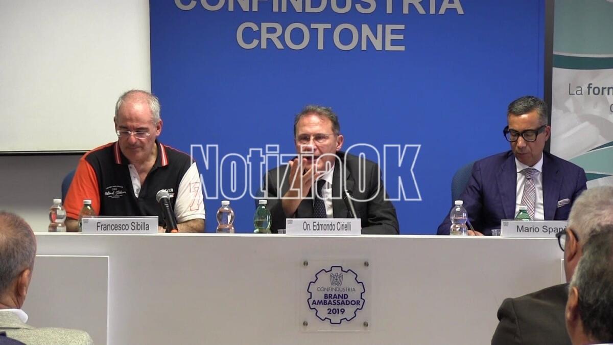 Crotone - Il Vice Ministro degli Affari Esteri: "Basta morti nei nostri porti, bisogna impedire le partenze illegali" - Francesco Sibila - Edmondo Cirielli - Mario Spanò