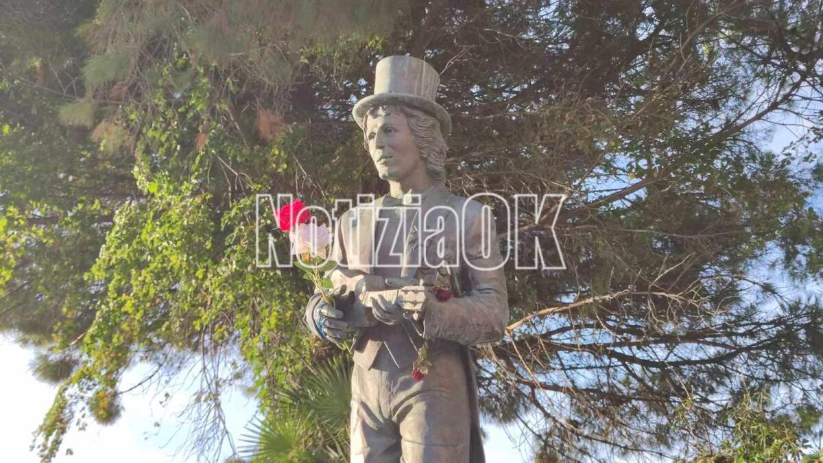 #BuonCompleannoRino - Il 29 ottobre 1950 nasceva a Crotone l'eterno Rino Gaetano - 