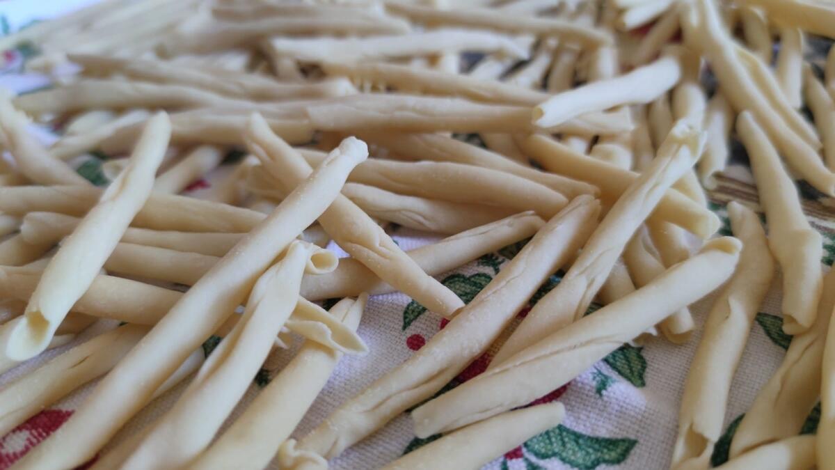 La tradizione dei maccheroni fatti in casa, tutti li amano ma le nonne né conservano il segreto - 