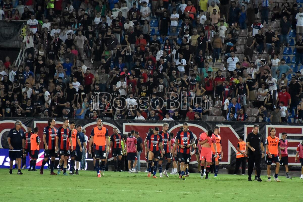 #CrotonePicerno 2-1 | La vittoria in rimonta proietta gli squali a quattro punti dalla vetta - 