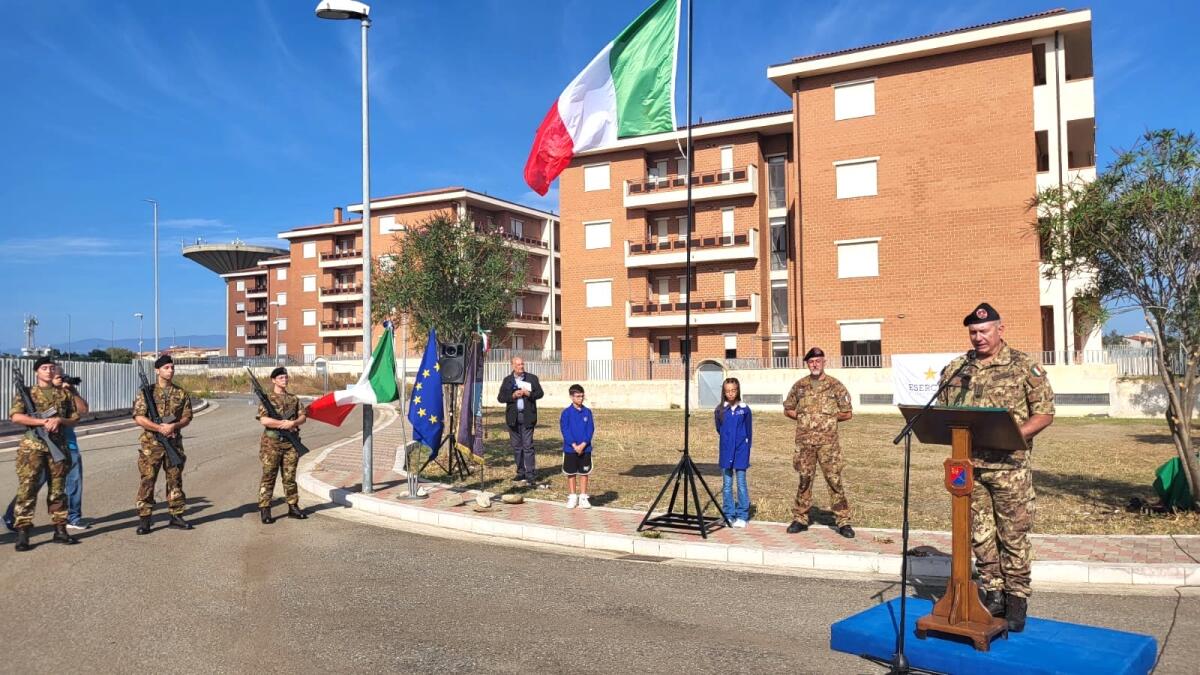 Cutro - Nella Caserma vuota arrivano i sorrisi dei piccoli alunni - 