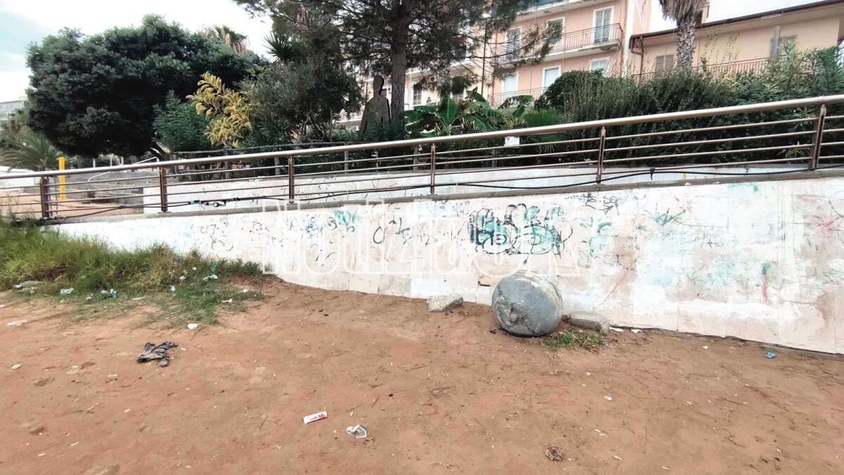 Nei quartieri di Crotone: le palle se ne vanno, lì dove non devono... - 