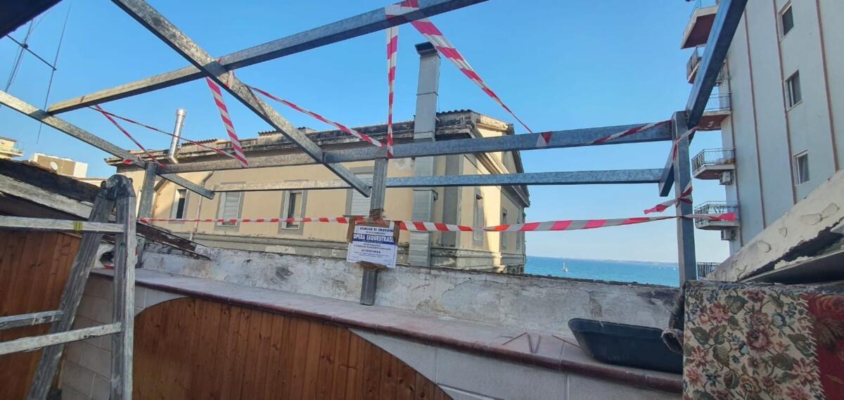 Crotone, abuso edilizio in centro città: posti sigilli al manufatto - 