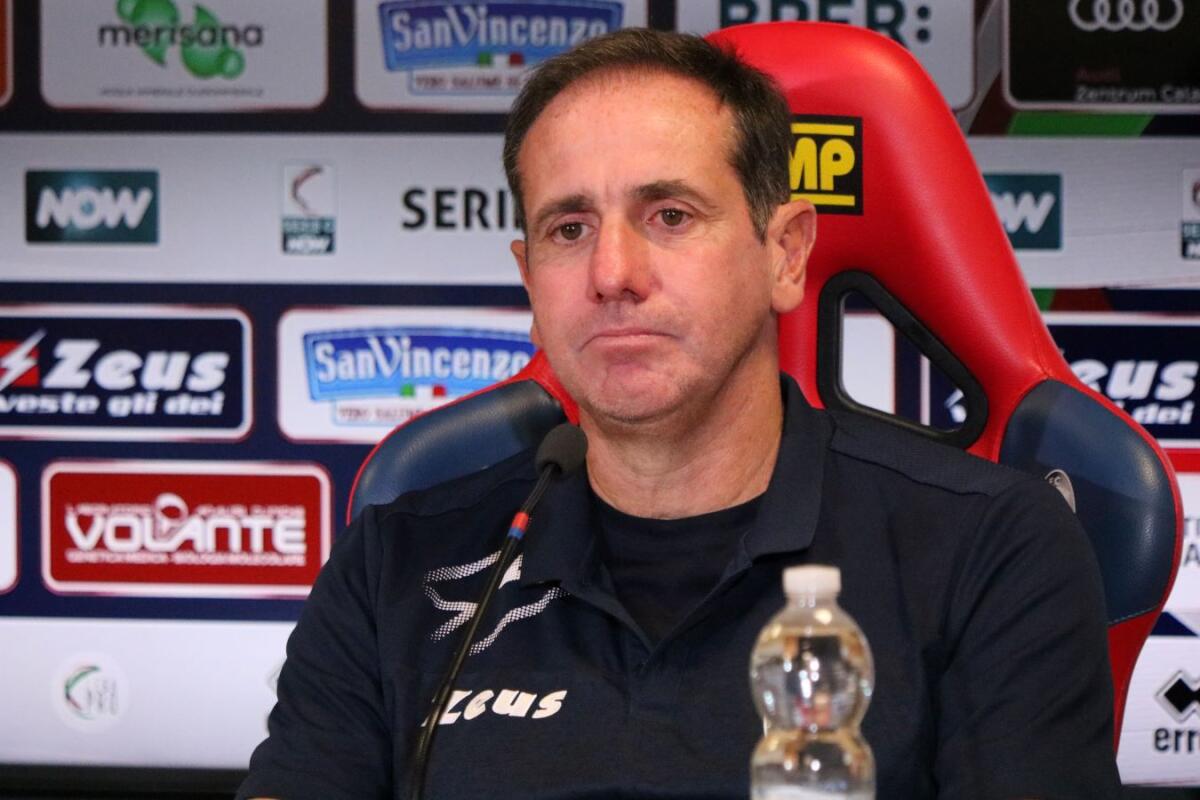 #CrotonePicerno | Mister Zauli: "La sconfitta ci ha fatto male, domani abbiamo la possibilità di rifarci" - 
