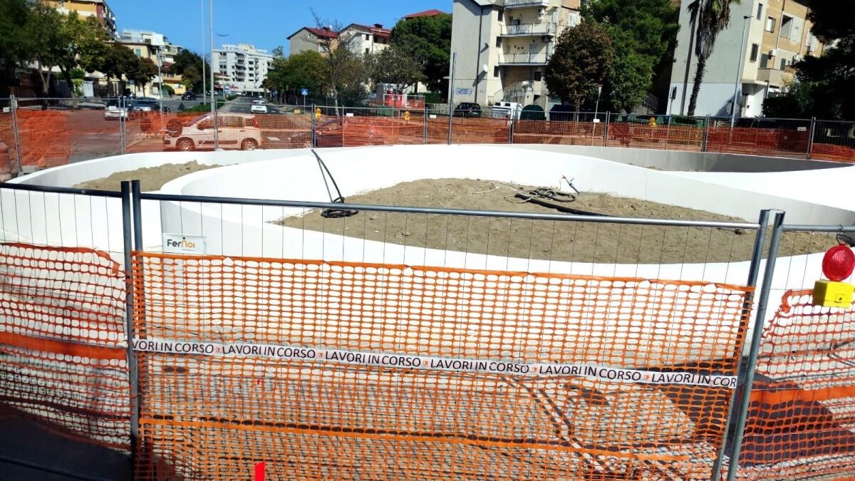 Crotone, prende forma la nuova rotatoria di via Gioacchino da Fiore - 