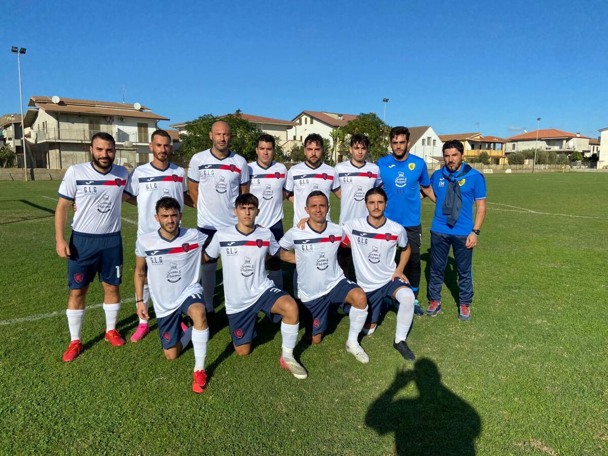 Prima Categoria, sorridono Aek Crotone, Scandale e Rocca di Neto - L'Aek Crotone sul campo della Garibaldina