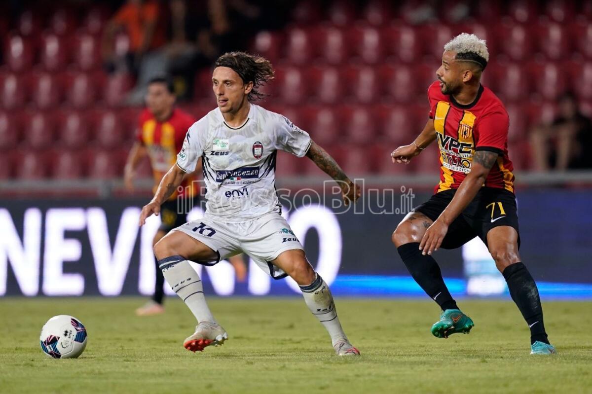 #BeneventoCrotone 3-2 | Il Crotone domina per un ora e poi vede le streghe - 