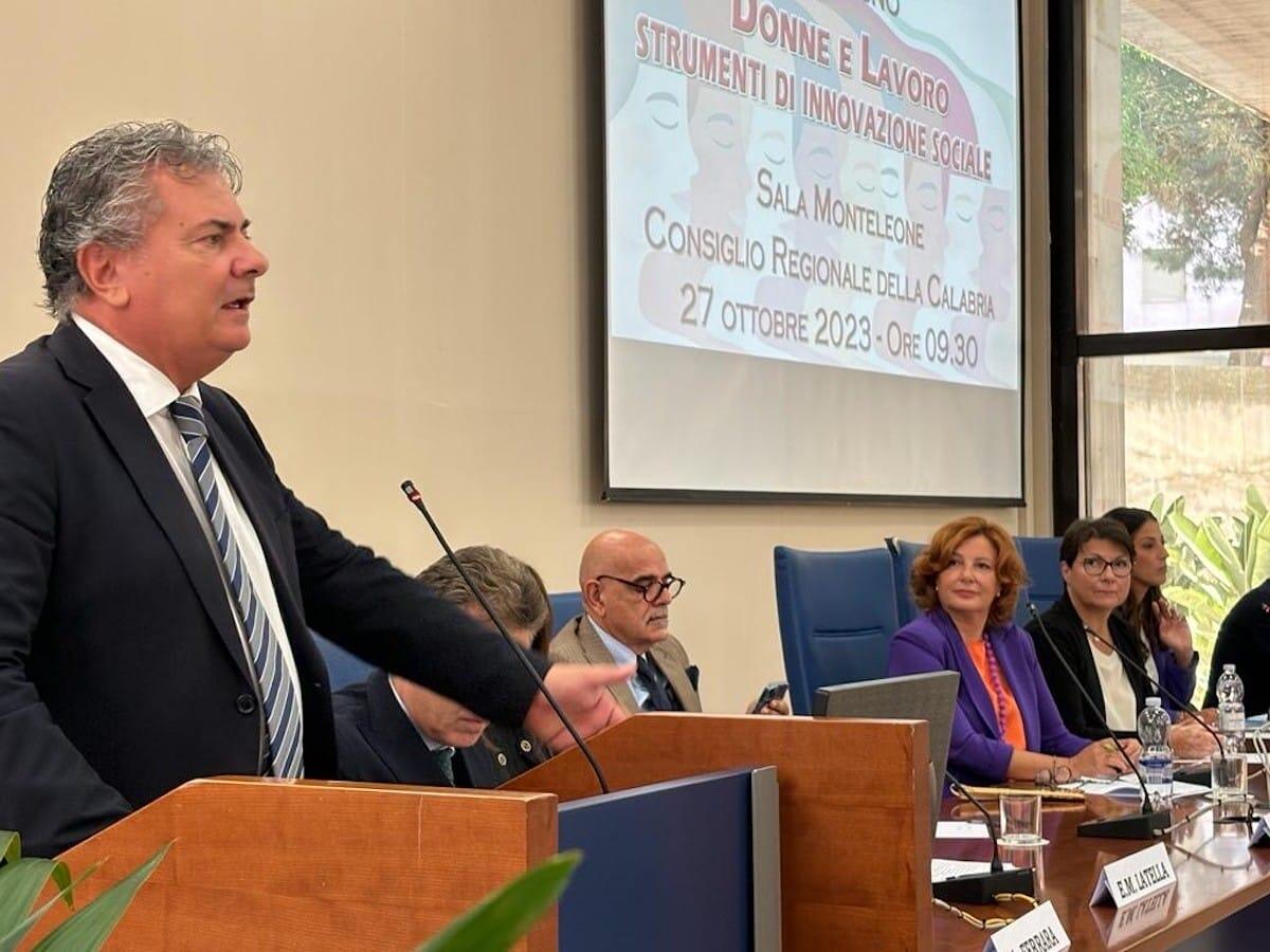Donne e lavoro, il Presidente del Consiglio regionale: «Dare speranze realistiche alle calabresi» - 