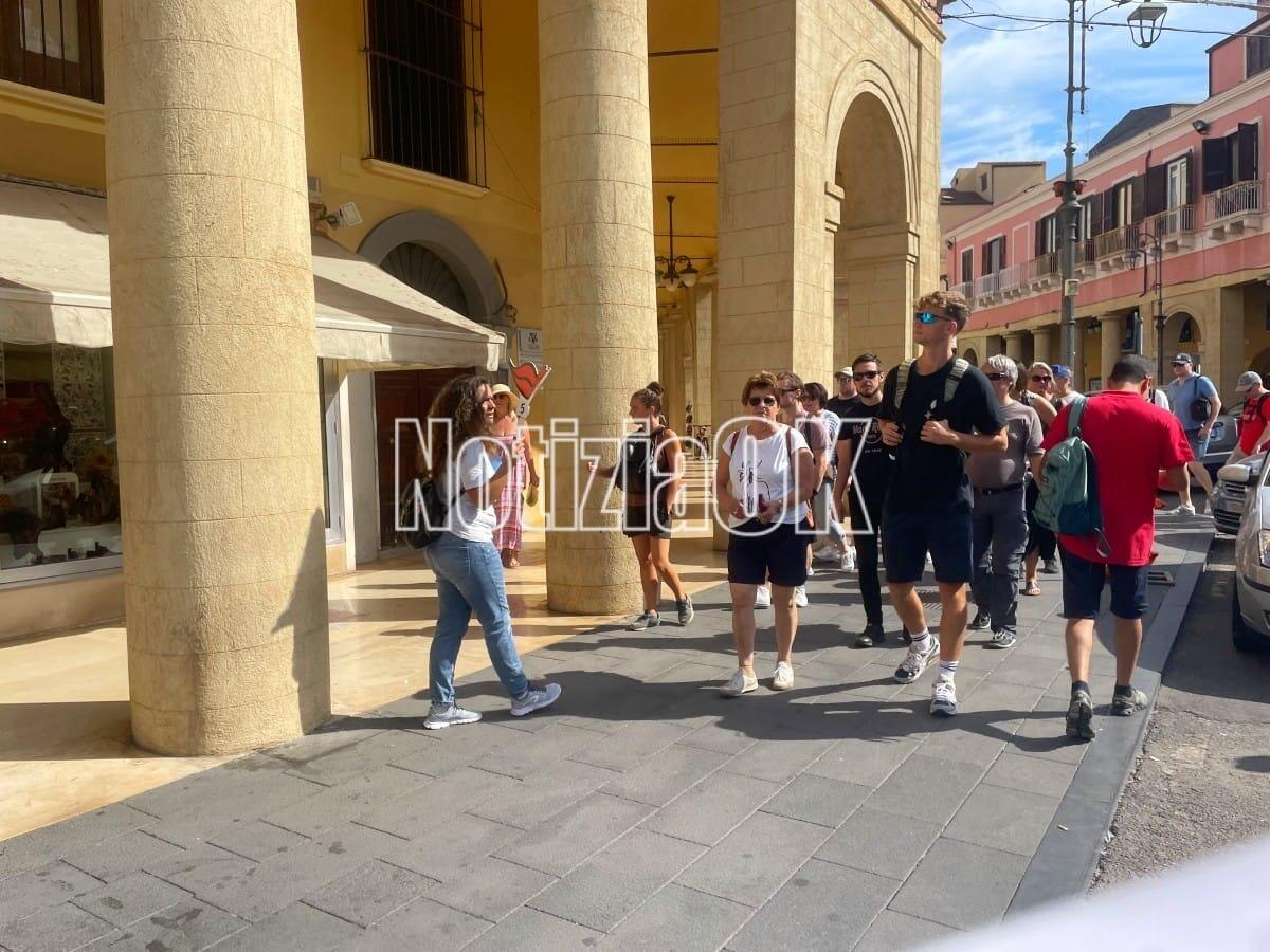 Un buon cappuccino a colazione e poi "Crotone und das Kap Colonna" - 