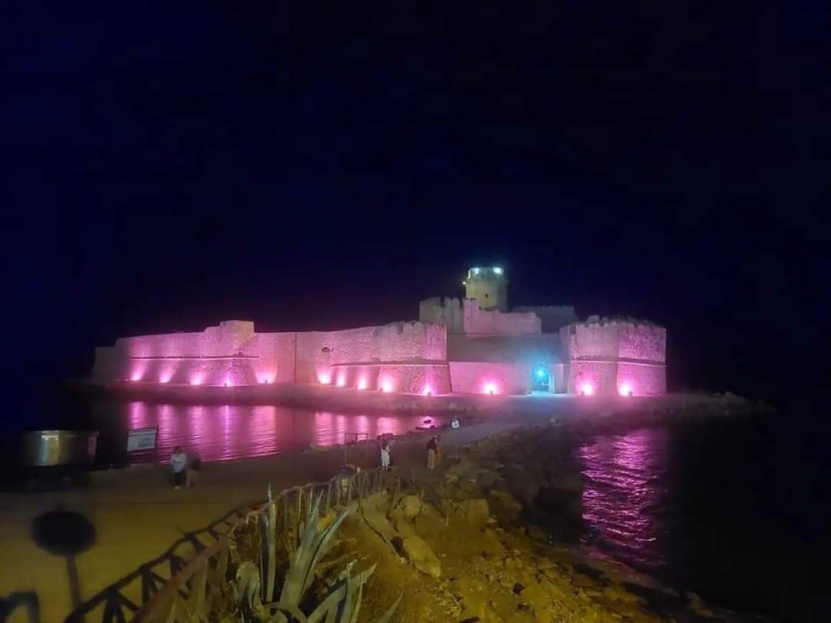 Isola di Capo Rizzuto si veste di rosa per il mese della prevenzione del tumore al seno - 