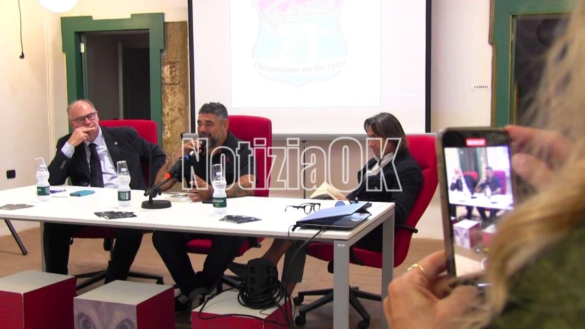 (VIDEO) Da Crotone parte la Route 21, vivere senza etichette - La presentazione del libro di Papasodero alla Sala Margherita, con Francesco Vignis e Rori De Luca