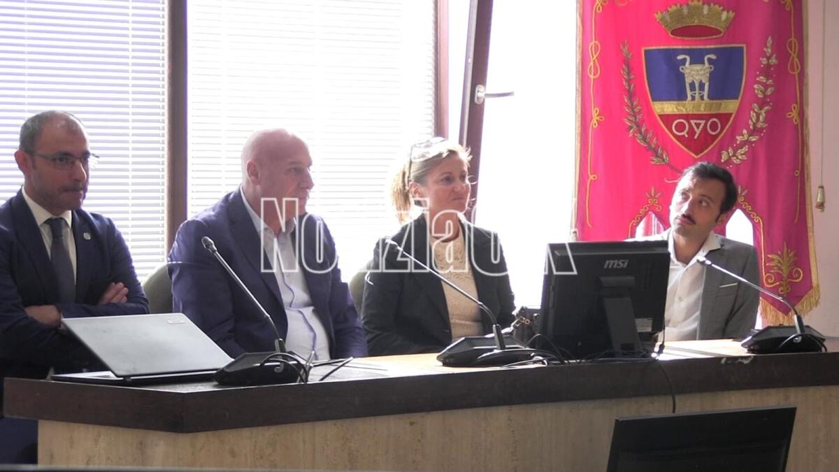 Crotone - L'ex Piscina Coni pronta a risplendere "come una lanterna sul mare" - Luca Bossi, Vincenzo Voce, Stefania Argenti, Domenico Esposito