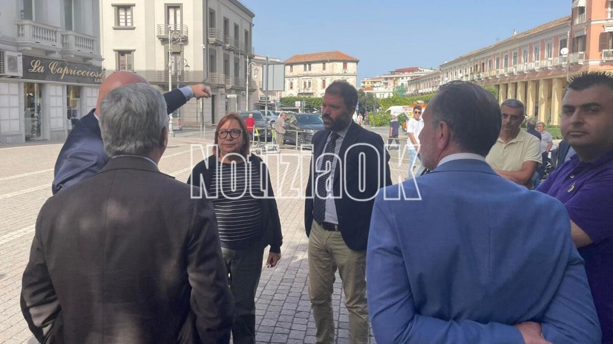 Crotone - Sopralluogo in Piazza Pitagora per il Capodanno targato Amadeus - 