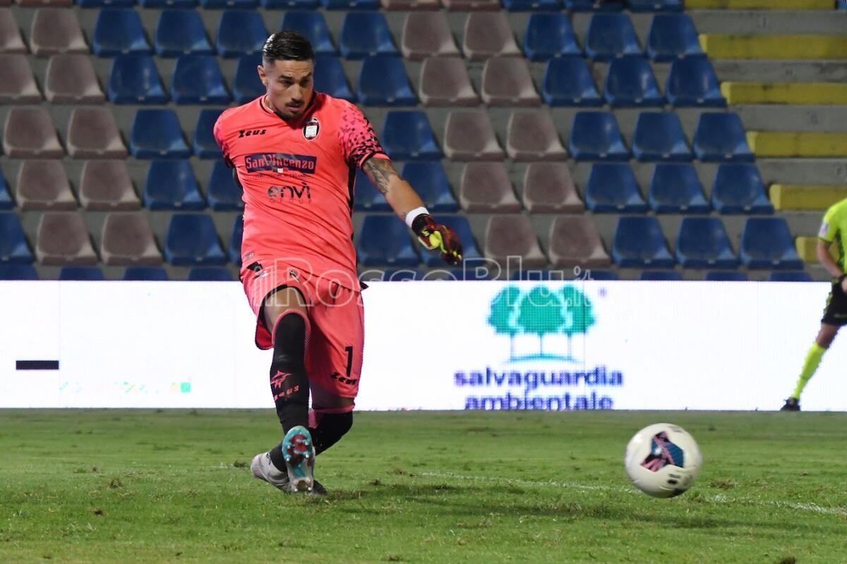 #CrotonePicerno | Qui Crotone -  Rossoblù in cerca di certezze - La probabile formazione - 