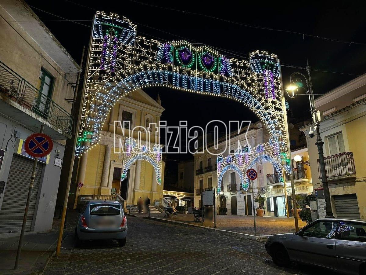 Crotone - Piazza Immacolata si illumina a festa - 