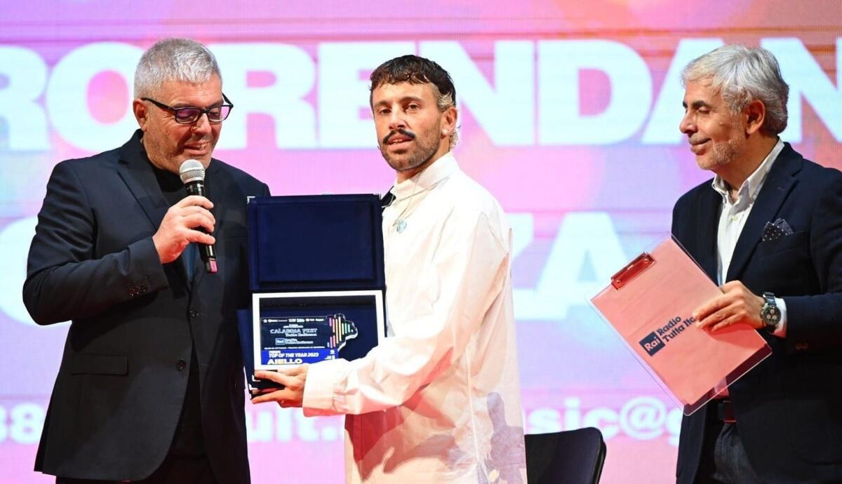 Grande successo per la prima del “Calabria fest tutta italiana”: premiato Aiello - 