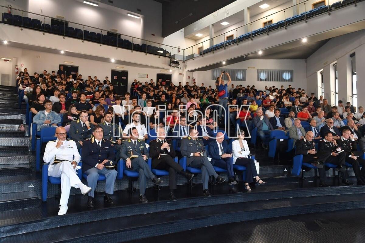 L'Aeronautica Militare compie 100 anni e festeggia in Calabria - 