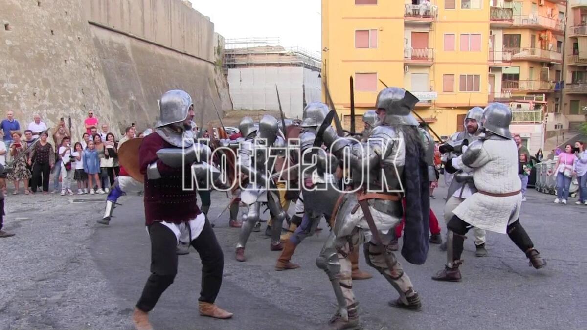 Crotone - Spade e scudi nell'assedio del Carlo V - 