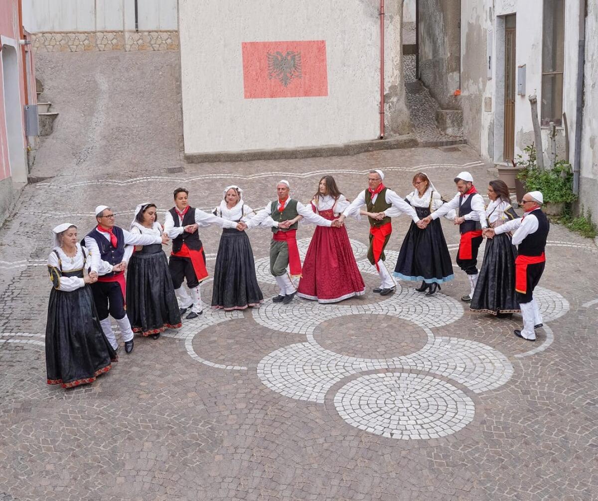 Ritorna il Ballo Tondo (vagha) nelle comunità arbereshe - 